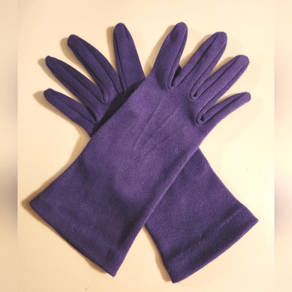 Lord & Taylor Accessories - Lord & Taylor Ladies Boysenberry Cotton Fashion Gloves M